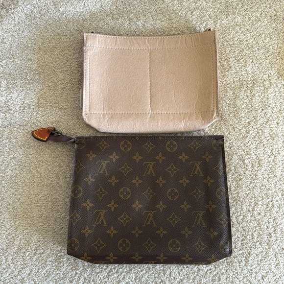 Louis Vuitton pouch - Picture 14 of 14